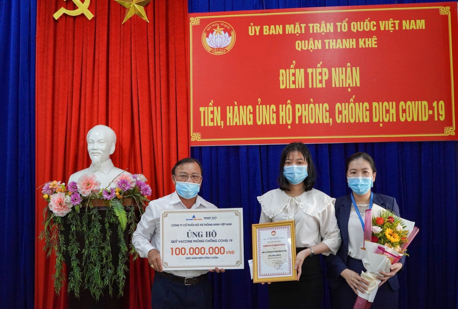 VNSC TRAO TẶNG 100 TRIỆU ĐỒNG CHO QŨY VACCINE COVID-19 QUẬN THANH KHÊ, ĐÀ NẴNG