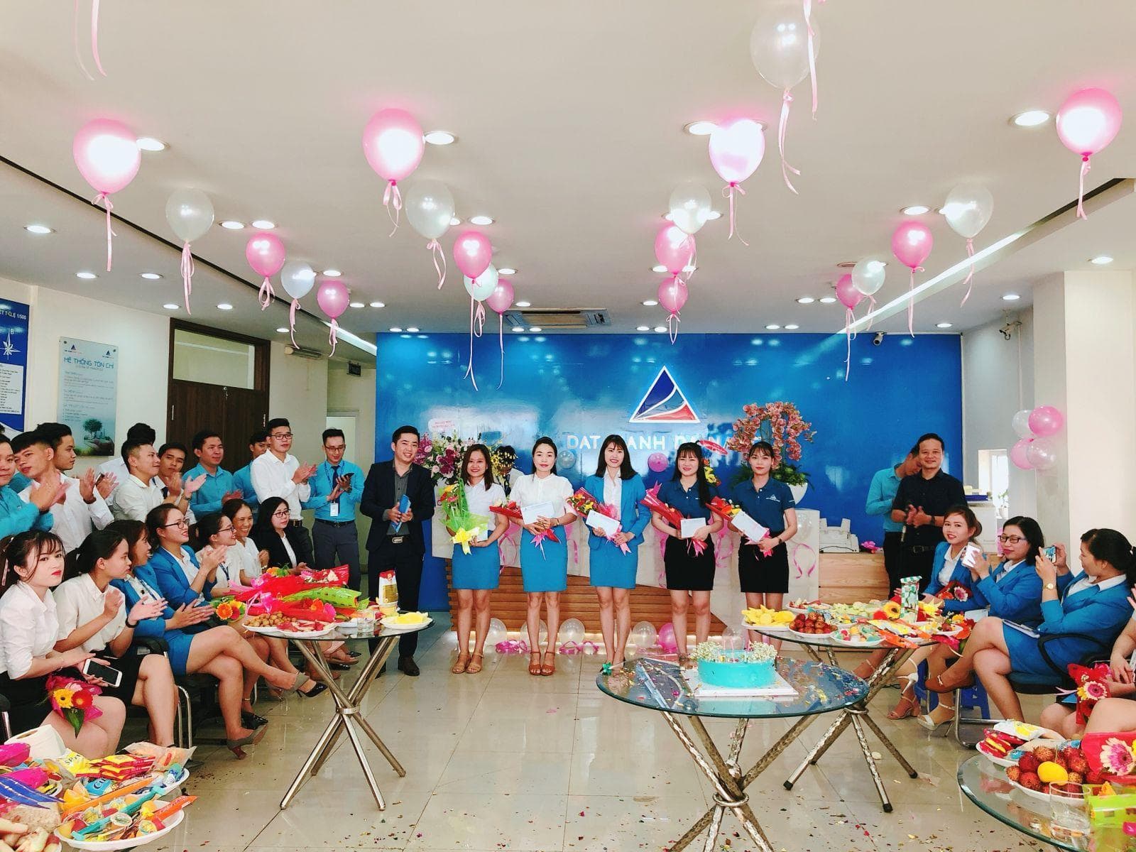 NGÀY PHỤ NỮ 20/10 Ý NGHĨA DÀNH RIÊNG CHO CÁN BỘ NHÂN VIÊN NỮ ĐẤT XANH ĐÀ NẴNG