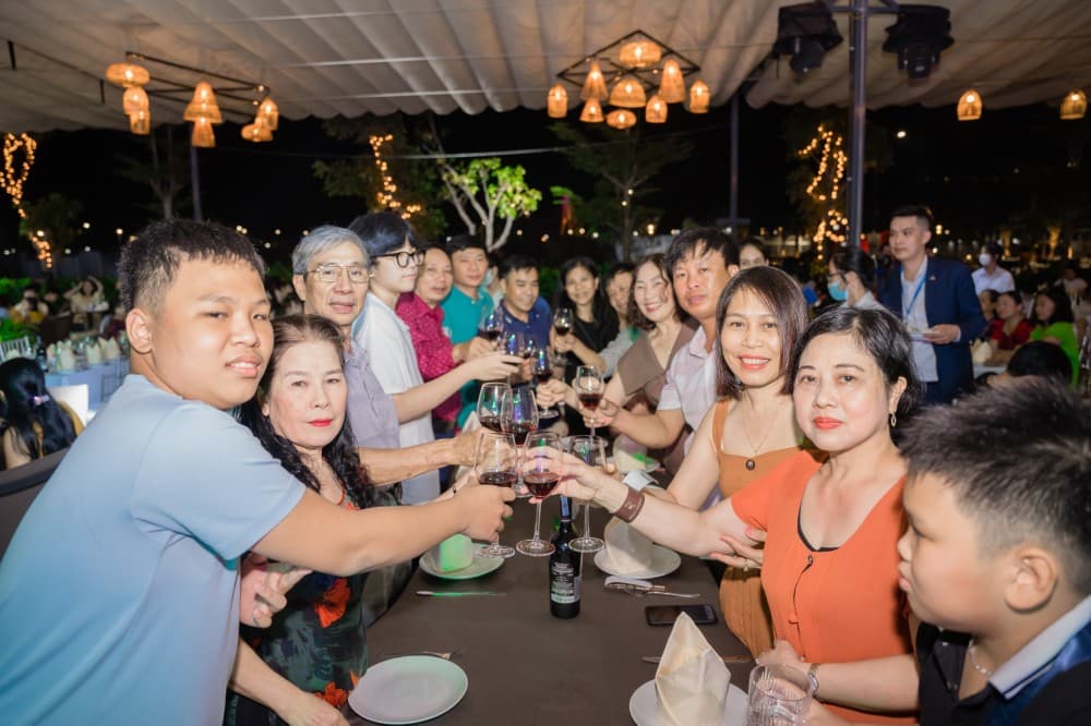 Hàng nghìn du khách thập phương đổ về Regal Legend trong dịp đại lễ 2/9