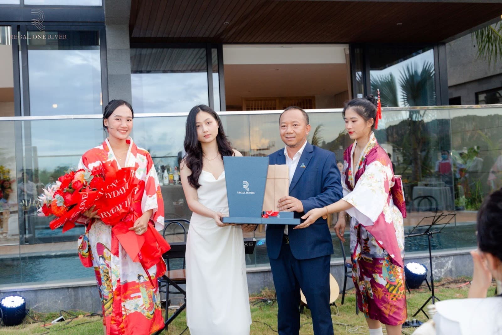 Bàn giao Regal Collection Villa, biệt thự “sang trọng thầm lặng”