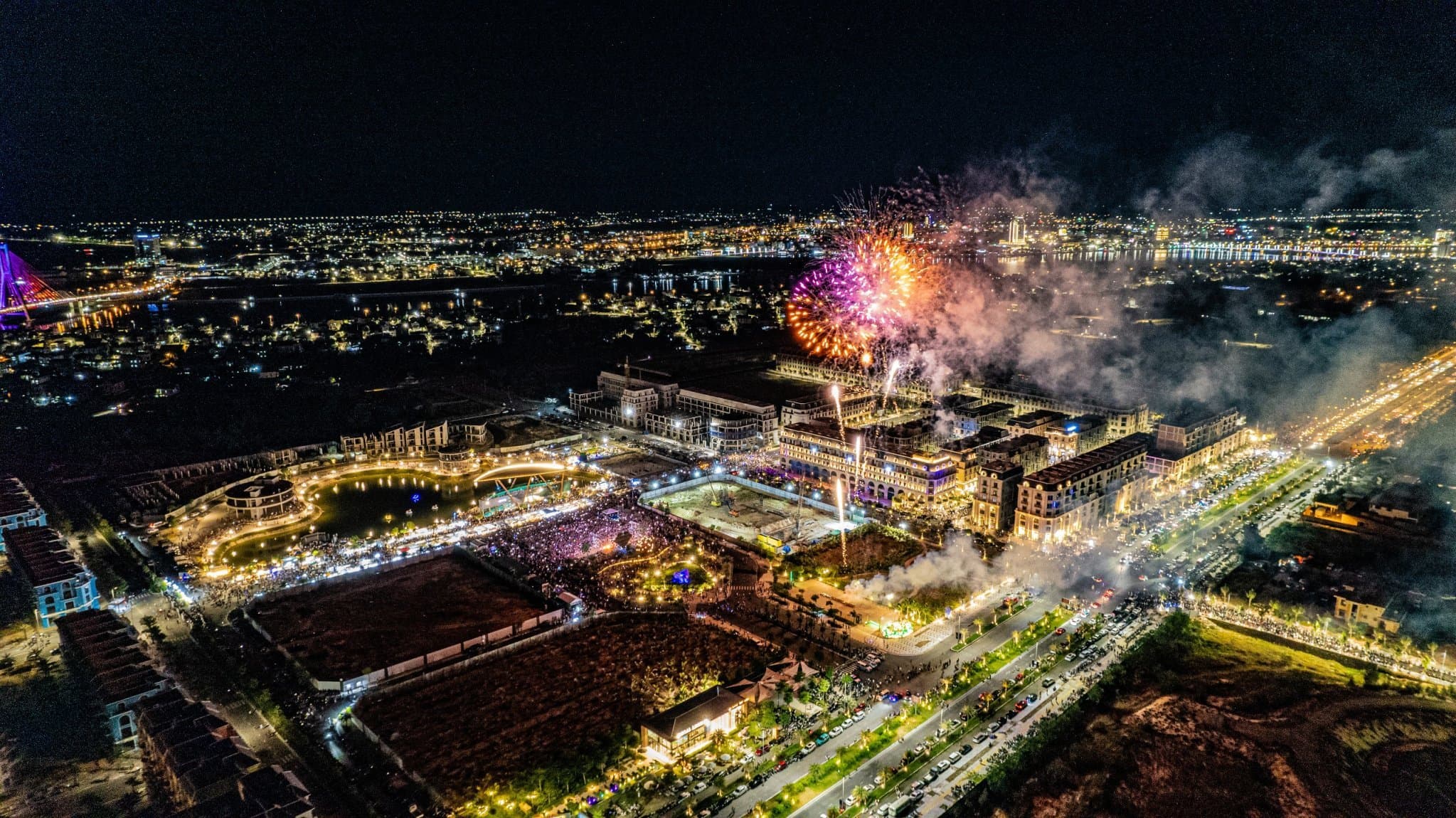 Quảng Bình: Bắn pháo hoa chào năm mới 2025