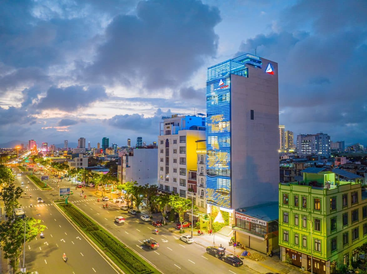 Tham vọng của Đất Xanh Miền Trung khi đổi tên thành Regal Group