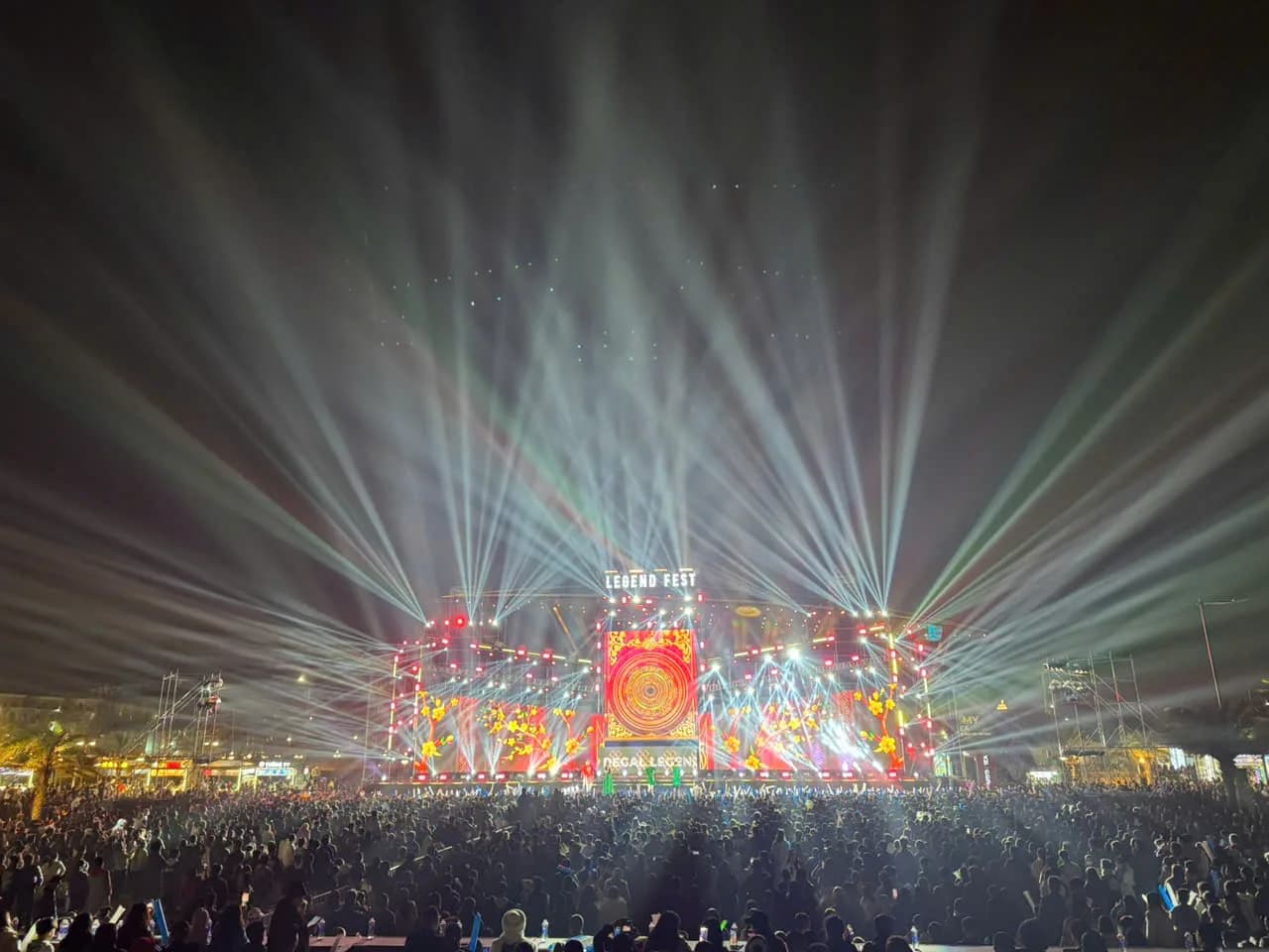 Legend Fest đại tiệc chào đón năm mới 2025 của cư dân Regal Legend cùng hàng nghìn du khách