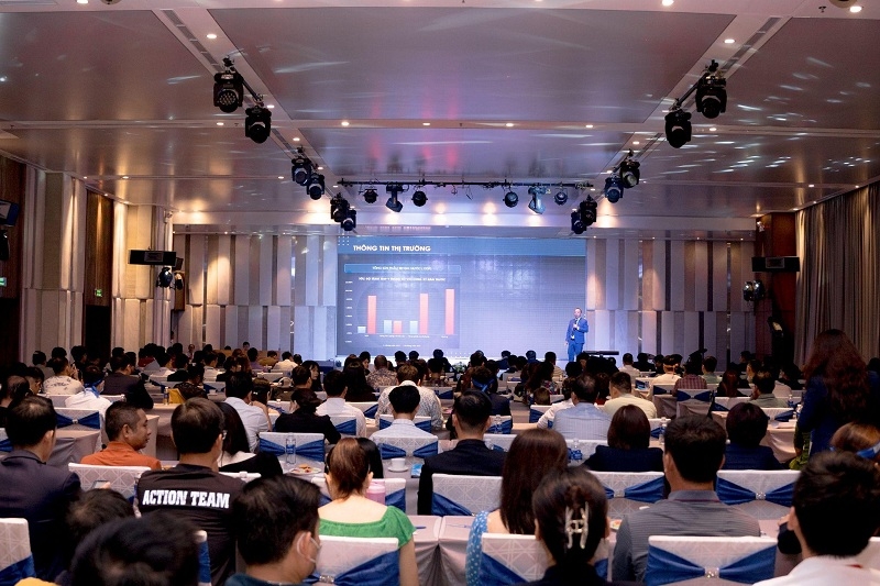 Ra Quan Du An Regal Victoria Elizabeth Edition 2