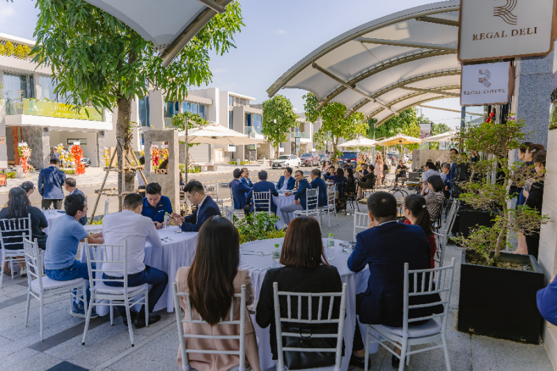 Regal Victoria Elizabeth Edition 2