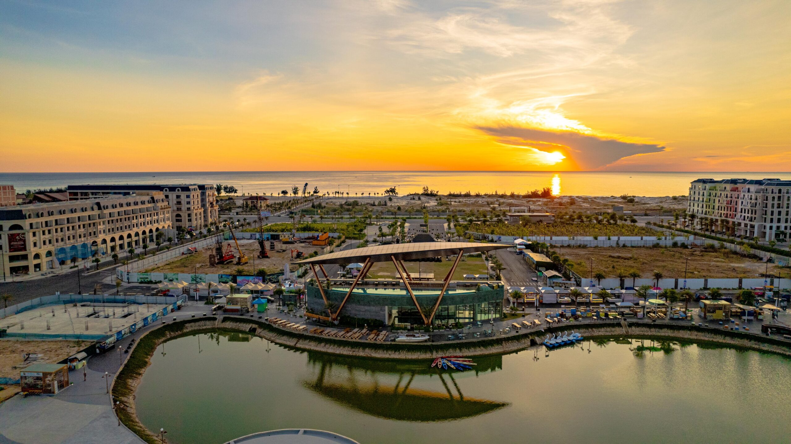 Khu đô thị biển quốc tế Regal Legend dưới ánh bình minh