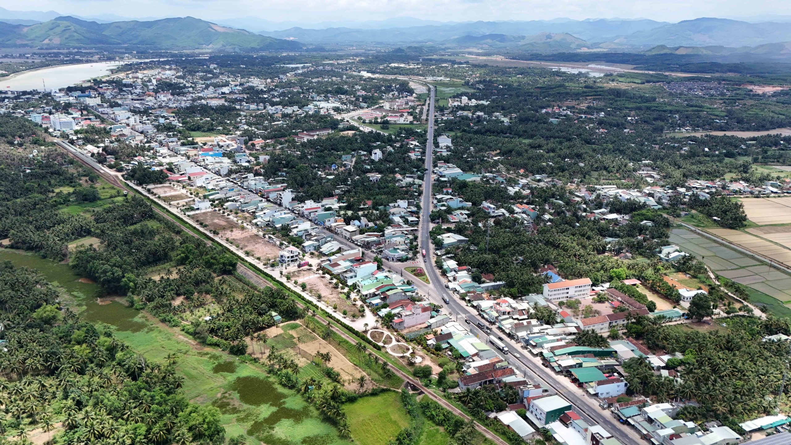 Dự án Phúc Gia Tân liền kề ga hành khách Bồng Sơn, nơi đây hội tụ điểm đến và đi của khu vực cửa ngõ phía bắc tỉnh Gia Lai và nam Quảng Ngãi.