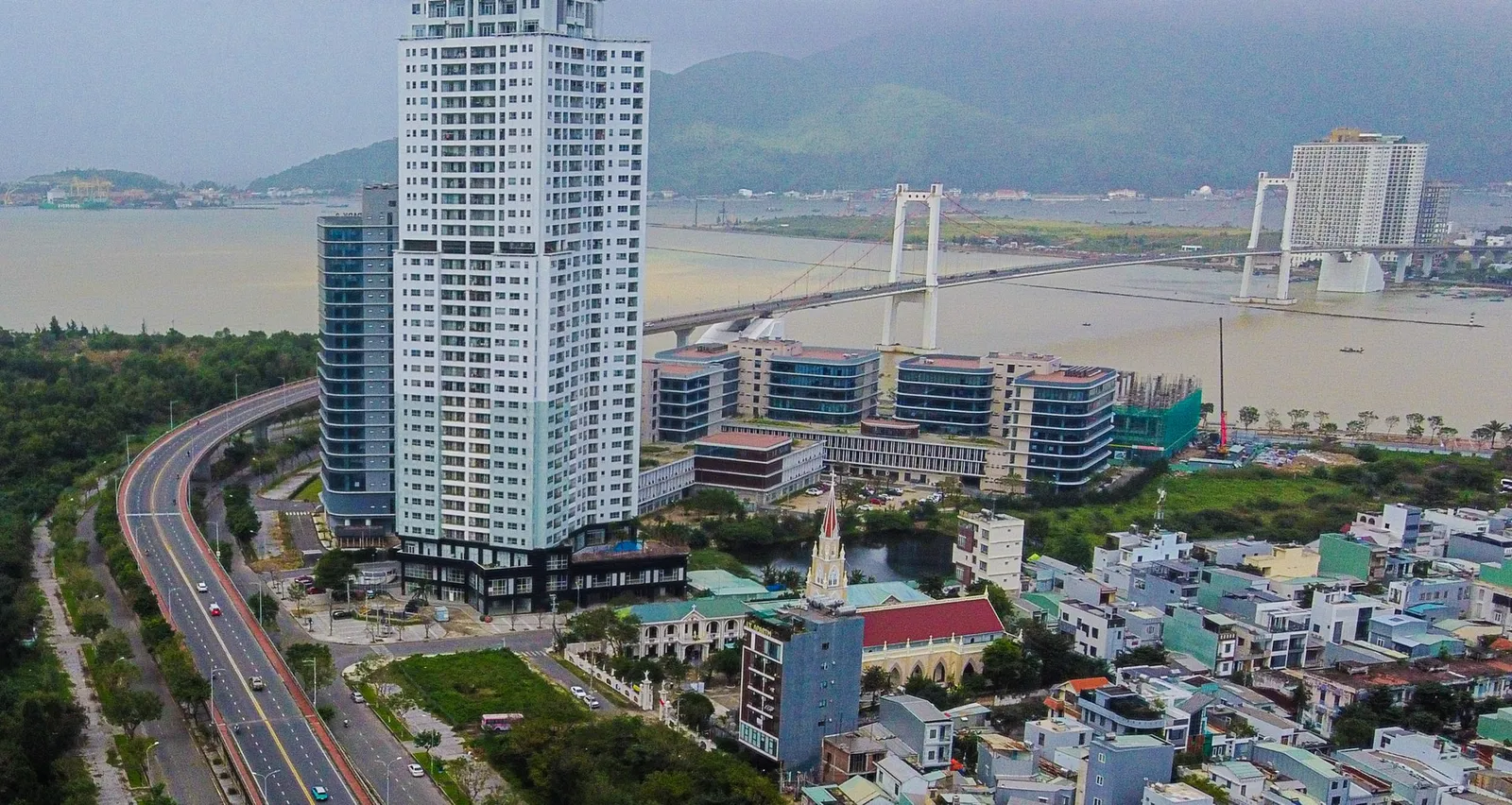 Khu đất dọc đường Như Nguyệt - Xuân Diệu thuộc phường Hải Châu đặt làm Trung tâm tài chính quốc tế có diện tích 1,98ha. Ảnh: XUÂN SƠN