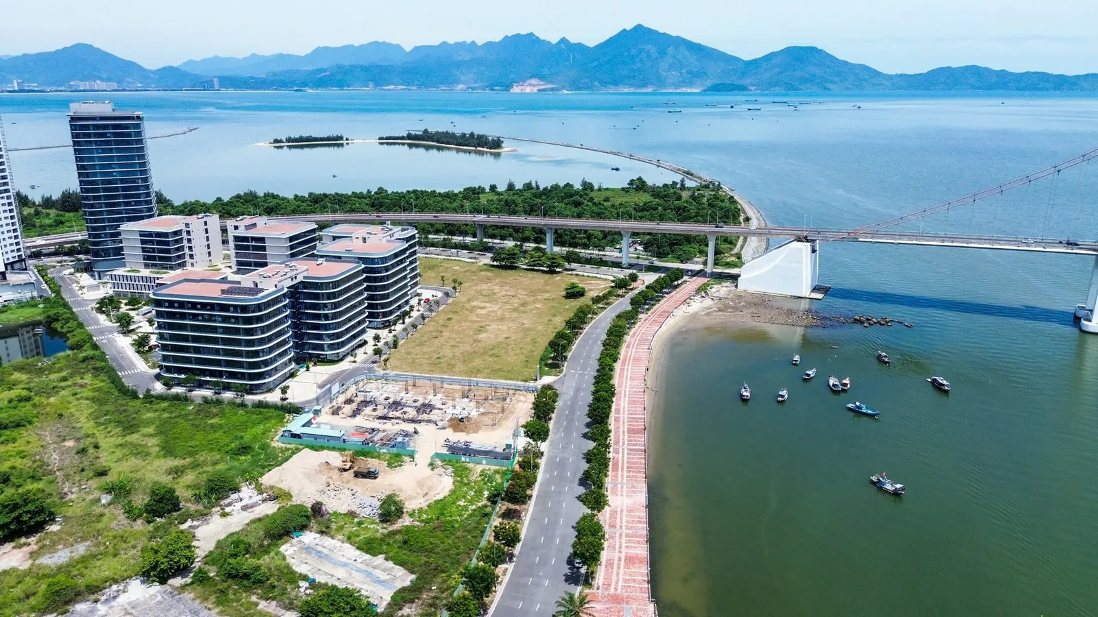 Khu lõi Trung tâm tài chính nằm ven biển Mỹ Khê (phường An Hải) với 5 lô đất A12, A13, A14, A15 và A* có tổng diện tích 6,17ha. Ảnh: XUÂN SƠN