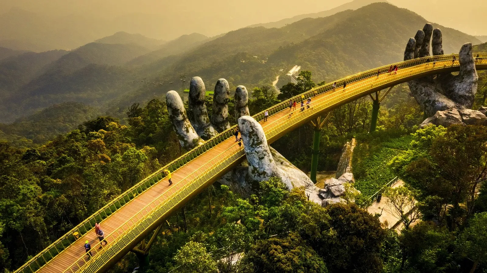 Du lịch - Dịch vụ là điểm sáng trong bức tranh kinh tế Đà Nẵng. Ảnh: ACE Travel.