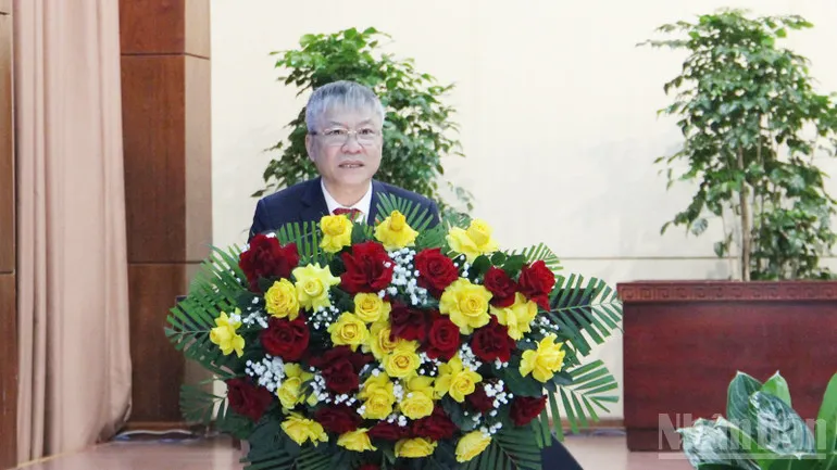 Chủ tịch Hội đồng nhân dân thành phố Đà Nẵng Nguyễn Đức Dũng phát biểu tại Kỳ họp.