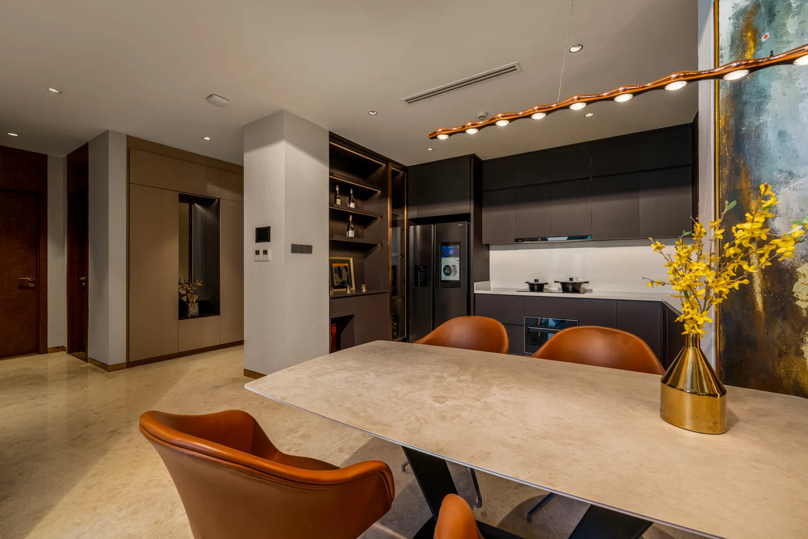 Căn hộ Regal Complex đang mở bán với chính sách hỗ trợ lãi suất 0% và ân hạn nợ gốc lên đến 24 tháng cho phép nhà đầu tư dễ dàng thâu tóm tài sản giá trị với mức vốn ban đầu tối ưu nhất.