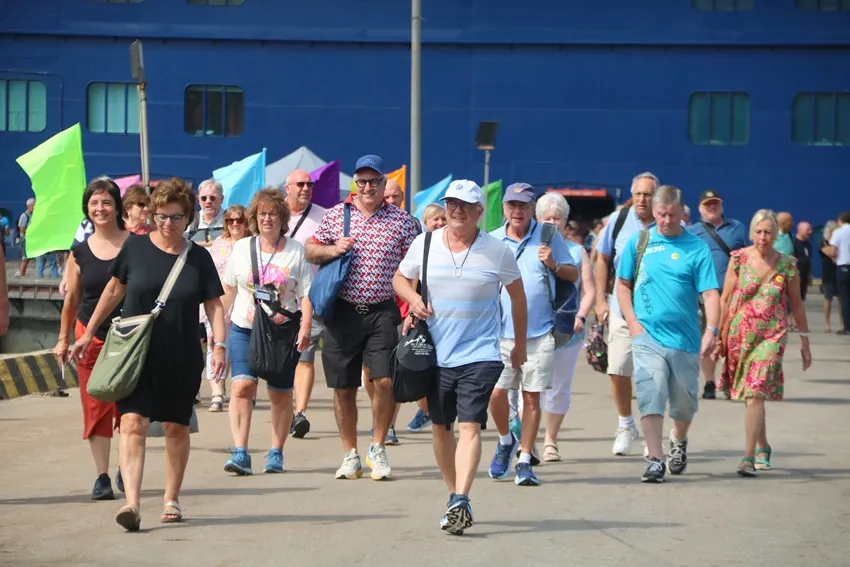 Huế đang thu hút ngày càng nhiều chuyên gia và doanh nhân quốc tế đến làm việc và lưu trú dài hạn (Ảnh: Internet)