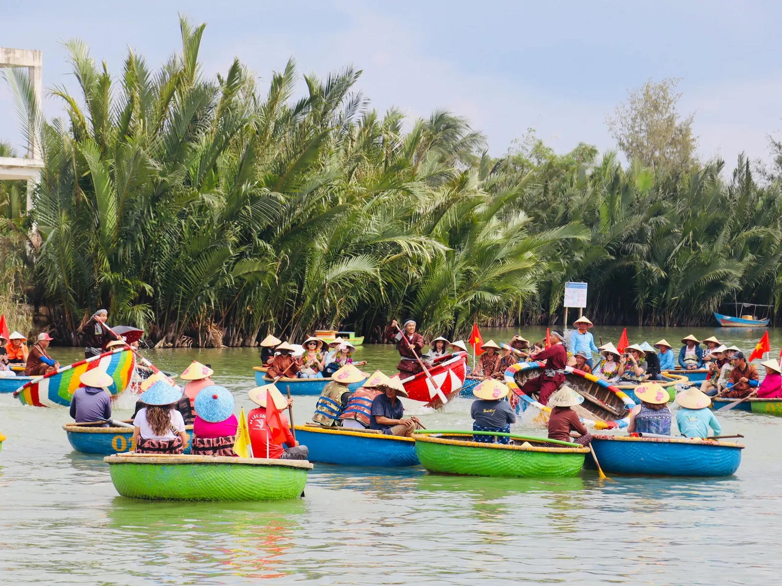 Đà Nẵng bùng nổ du lịch dịp lễ: Công suất phòng gần kín, khách quốc tế trở lại mạnh mẽ