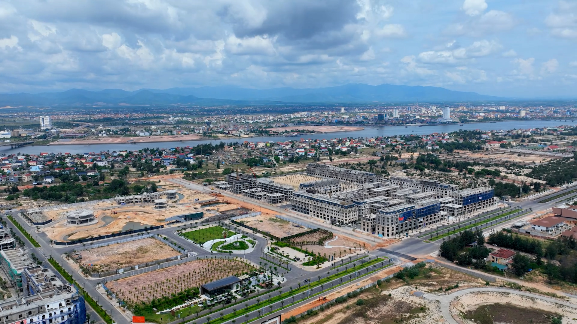 Tiến độ Regal Residence Legacy 04/2023